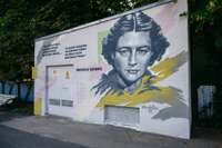Liepājas ielās vēl viens mākslinieka Elementton sienas gleznojums – Mirdza Ķempe