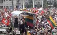 Pie Lietuvas Seima protesti pret plāniem noteikt ierobežojumus nepotētajiem izvērtušies sadursmēs