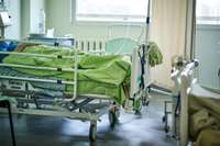 Liepājas slimnīcā starp 42 Covid-19 pacientiem ārstējas arī divas dzemdētājas un viens bērns