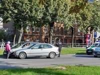 Brīvības ielā saduras divas automašīnas, Rīgas ielā – tramvajs un motorolleris