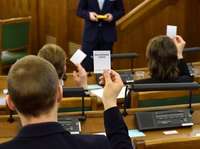 Saeima aptur pirmreizējo termiņuzturēšanās atļauju izsniegšanu Krievijas un Baltkrievijas pilsoņiem