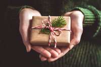 Kādas dāvanas pasniegt saviem mīļajiem Ziemassvētkos?