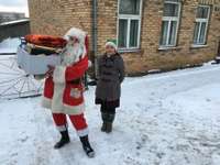 Ziemassvētku vecītis un “Rūķupes” rūķi aicina piepildīt lielo dāvanu maisu