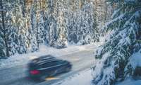 Sniega dēļ visā Latvijā apgrūtināti braukšanas apstākļi