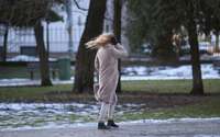 Rīgas centru piektdien skārušas pēdējos 14 gados stiprākās vēja brāzmas