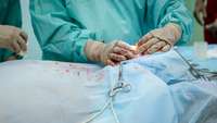 Kalējs: Pēc slimnīcu tīkla izmaiņām ķirurģijas, dzemdniecības, anestezioloģijas pakalpojumus slimnīcās plānots saglabāt minimālā apmērā