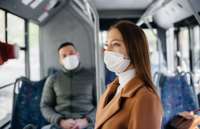 Sejas maskas paliks autobusos un slimnīcās