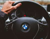 Ar “BMW” Liepājā nejēdz izņemt līkumu