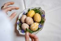 Aptauja: 54% Latvijas iedzīvotāji Lieldienās plāno krāsot olas