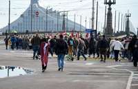 Policija aizturējusi personu, kura centās bloķēt patriotu gājienu Rīgā