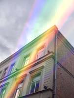 Virs Liepājas vērojama digitālā skulptūra “Polārā varavīksne”