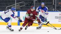 Latvijas junioru hokeja izlase pasaules čempionātā pēcspēles metienu sērijā piekāpjas Slovākijai