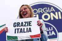 Aptaujas: Itālijas parlamenta vēlēšanās uzvarējuši galēji labējie spēki