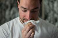 Saaukstēšanās vai alerģisks rinīts? Pazīmes, kā to atšķirt