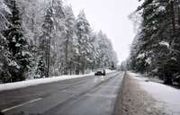 Šorīt apgrūtināti braukšanas apstākļi lielākajā daļā Latvijas