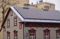 Arvien vairāk jumtu Liepājā klāj saules paneļi. Kāda ir to izvietošanas kārtība pilsētā?