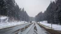 Daudzviet Latvijā šorīt autoceļi sniegoti un apledo