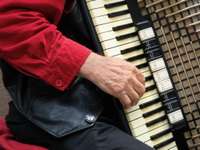 Liepājas Pensionāru dienas centrā atzīmēs akordeonista jubileju