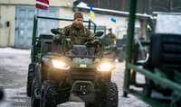 Ukrainai nosūta Latvijā ražotus militāros kvadraciklus un skrejriteņus