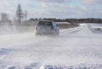 Sniega un apledojuma dēļ daudzviet Latvijā uz autoceļiem ir apgrūtināta braukšana