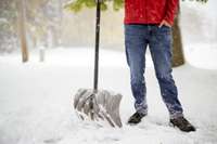 Sniega lāpstas – praktiski padomi sniega tīrīšanai ziemā