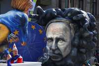 ES sankcijām pakļauta 121 Krievijas un tās sabiedroto fiziskā un juridiskā persona