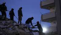 Turcija turpina glābšanas darbus vairs tikai divās zemestrīču skartajās provincēs