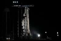 Tehnisku problēmu dēļ atlikts “SpaceX” kosmosa kuģa starts