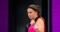 Ostapenko Štutgartes “WTA 500” turnīra pirmajā kārtā sagrauj Radukanu