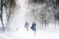 Vakarā vietām Latvijā sniegputenis pāraugs sniega vētrā