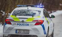 Arī Rīgā “jautri”: autovadītāji bēg no policijas, draud ar ieroci un uzbrūk likumsargiem