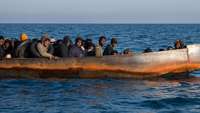 Lampedūzā 24 stundās ieradušies teju 1000 migrantu