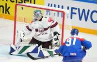 Latvijas hokeja izlase pasaules čempionāta otrajā mačā piekāpjas Slovākijai