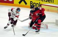 Latvijas hokejisti zaudē kanādiešiem un pasaules čempionātā cīnīsies par bronzu