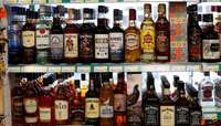 Narkoloģe aicina politiķus alkohola tirgošanu atļaut tikai īpašos veikalos