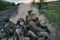 Ukrainā no Krievijas gūsta atgriezušies 106 karavīri
