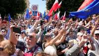 Varšavā demonstrācijā pret valdību piedalās pusmiljons cilvēku