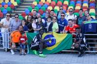 Deju kolektīvs no Brazīlijas apmeklē futbola spēli Liepājā