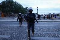 Francijā nekārtību apspiešanā iesaistīti 45 000 policistu