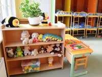 Bērna īslaicīgu prombūtni saslimšanas dēļ privātajos bērnudārzos varētu apliecināt ar vecāku zīmi