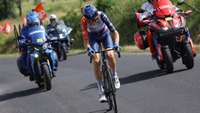 Neilands pēc kritiena atrāvienā “Tour de France” posmā finišē 35.vietā