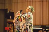 Saziņa krieviski bez tulkošanas pabojā gruzīnu dziedātājas Nino Katamadzes koncertu