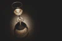 Liepājas anonīmajiem alkoholiķiem svētku reize notiks viesu namā “Šķilas”