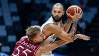 Latvijas basketbola izlase Pasaules kausa finālturnīra mačā pieveic Franciju un cīnīsies par medaļām