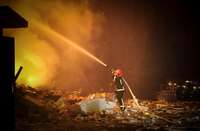 Savvaļas ugunsgrēku dēļ Kanādā dots rīkojums evakuēties desmitiem tūkstošiem cilvēku