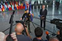 Zelenskis ieradies vizītē NATO galvenajā mītnē Briselē
