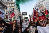 Tūkstošiem cilvēku piedalās demonstrācijās palestīniešu atbalstam