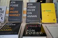Nobela prēmiju literatūrā piešķir norvēģu dramaturgam Junam Fosem