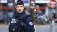 Parīzē policisti šāvuši uz sievieti, kura vilcienā izteikusi draudus