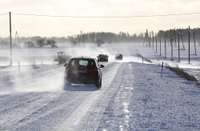 Sniegs un apledojums lielā daļā valsts teritorijas apgrūtina braukšanas apstākļus